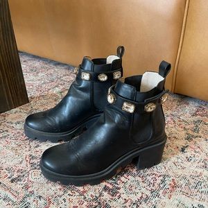 Steve Madden Amulet booties